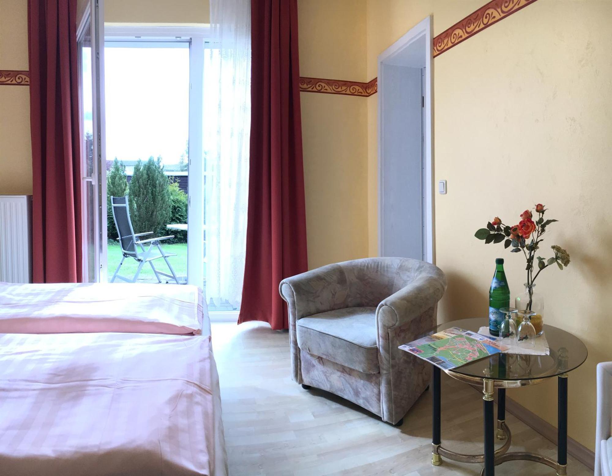 Kastanienhof Hotel Garni Zinnowitz Bagian luar foto