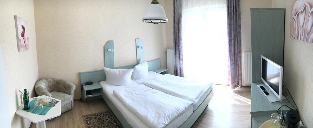 Kastanienhof Hotel Garni Zinnowitz Bagian luar foto