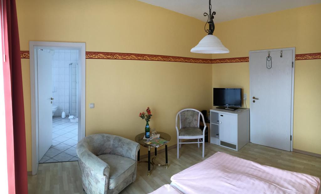 Kastanienhof Hotel Garni Zinnowitz Bagian luar foto