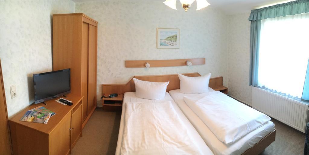 Kastanienhof Hotel Garni Zinnowitz Ruang foto