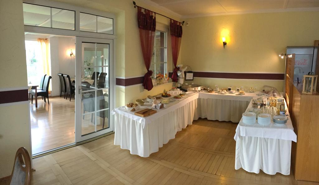 Kastanienhof Hotel Garni Zinnowitz Bagian luar foto